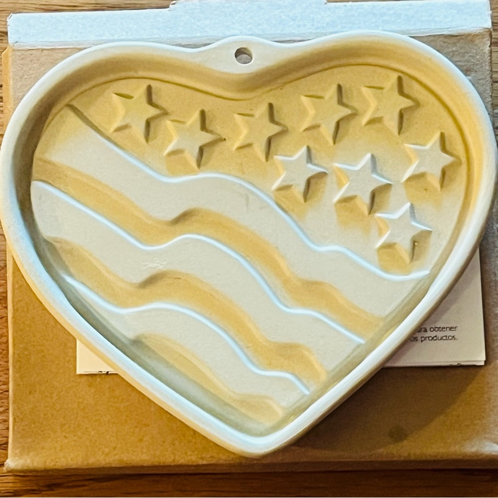 The Pampered Chef Patriotic Heart 2005 Cookie or Paper Mold Final Edition